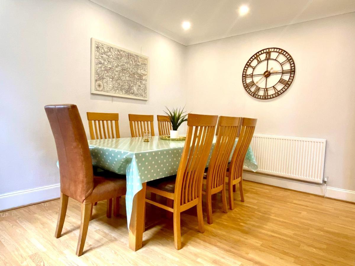 Great 4 Bedroom House - Great Location - Garden - Parking - Fast Wifi - Smart Tv - Newly Decorated - Sleeps Up To 8! Only 10 Mins Drive To Sandbanks Beach! Close To Poole & Bournemouth Zewnętrze zdjęcie