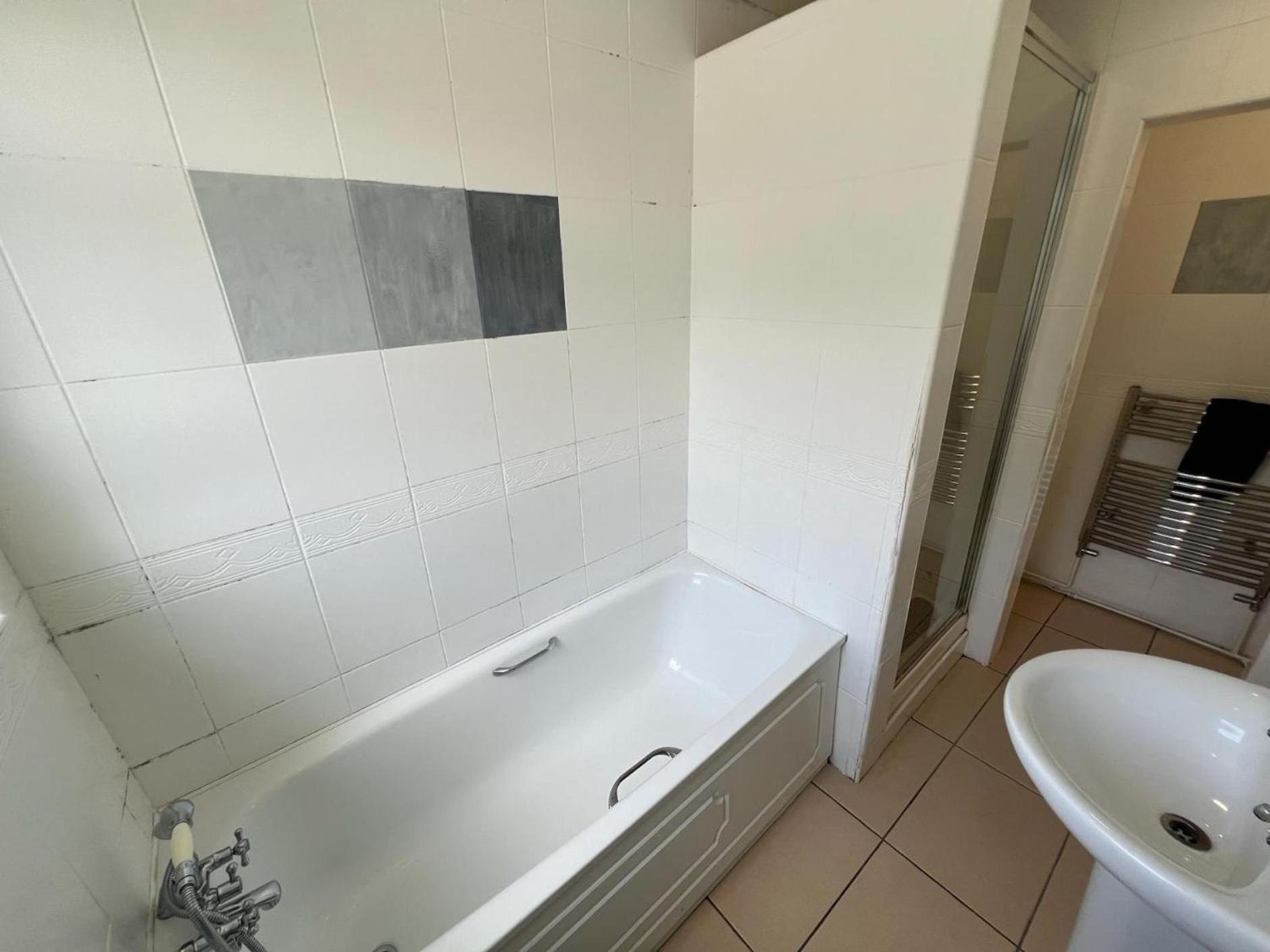 Great 4 Bedroom House - Great Location - Garden - Parking - Fast Wifi - Smart Tv - Newly Decorated - Sleeps Up To 8! Only 10 Mins Drive To Sandbanks Beach! Close To Poole & Bournemouth Zewnętrze zdjęcie