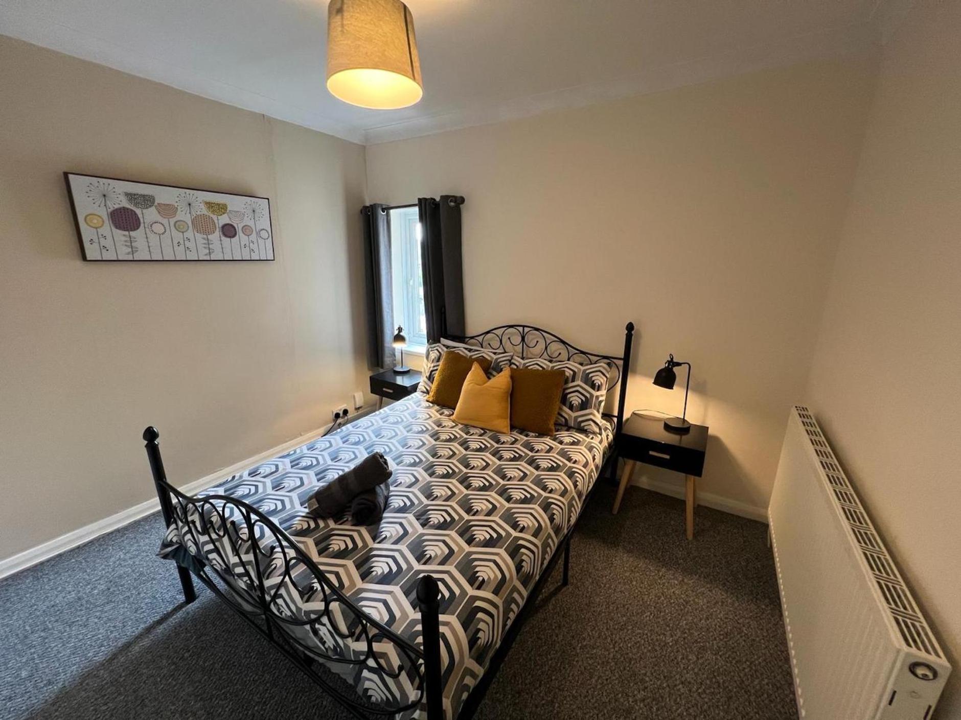 Great 4 Bedroom House - Great Location - Garden - Parking - Fast Wifi - Smart Tv - Newly Decorated - Sleeps Up To 8! Only 10 Mins Drive To Sandbanks Beach! Close To Poole & Bournemouth Zewnętrze zdjęcie